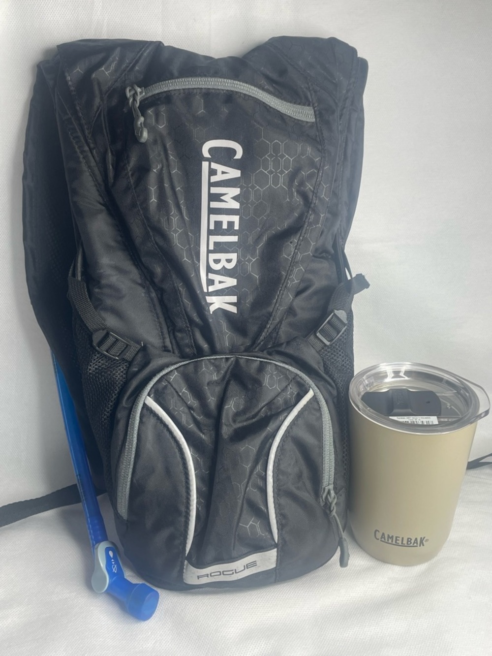 CamelBak Rogue Hydration Pack 2.5L Black Graphite Water Backpack Bladder Tumbler
